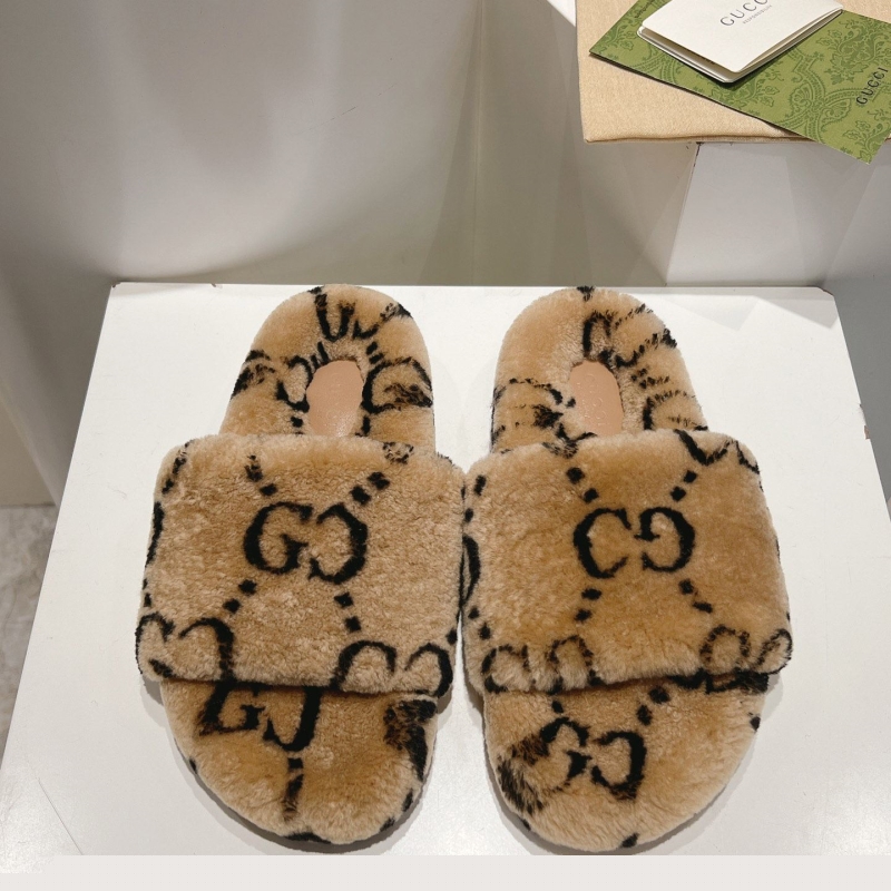 G*u*i slippers